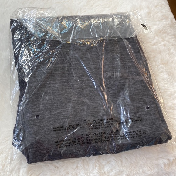 Victoria’s Secret studio leggings size medium - Picture 2 of 3